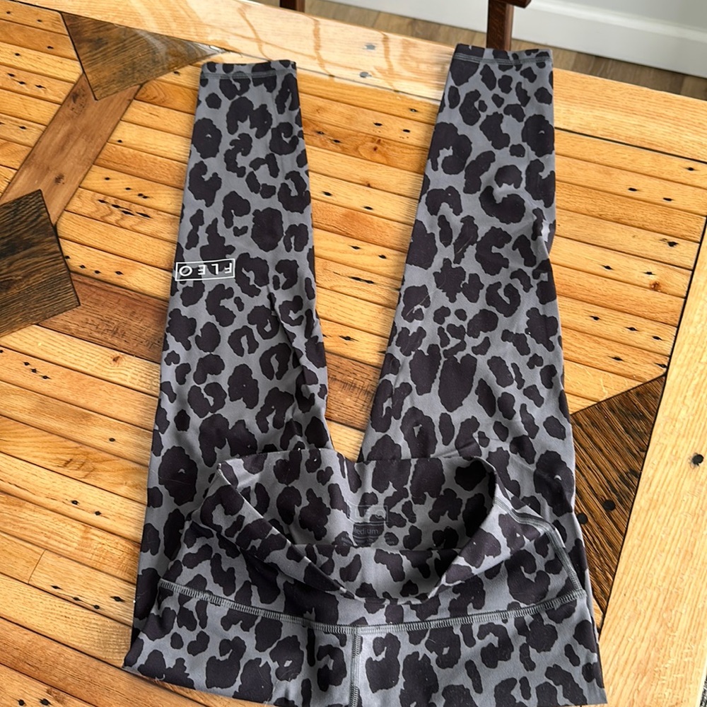 Fleo leggings.